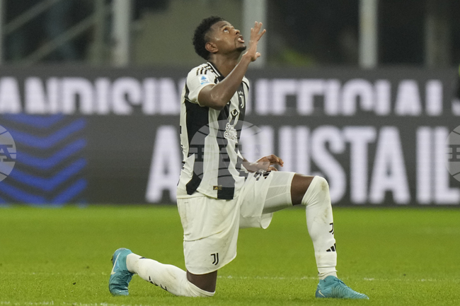 Защитникът на Ювентус Хуан Кабал е претърпял операция на лявото коляно в Лион