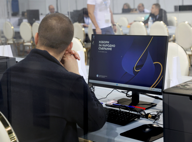 Започна приемането на протоколите на секционните избирателни комисии в София