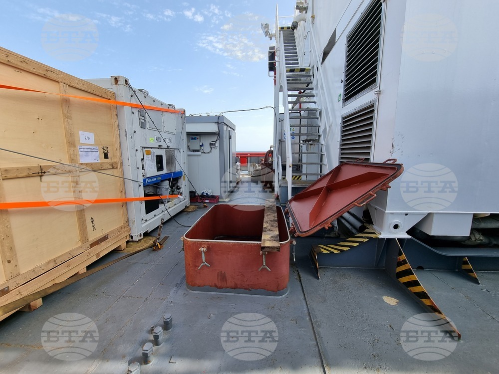 Ден 21 - сутрин - „Св. св. Кирил и Методий“ навлезе в район с потенциална опасност за навигационната сигурност