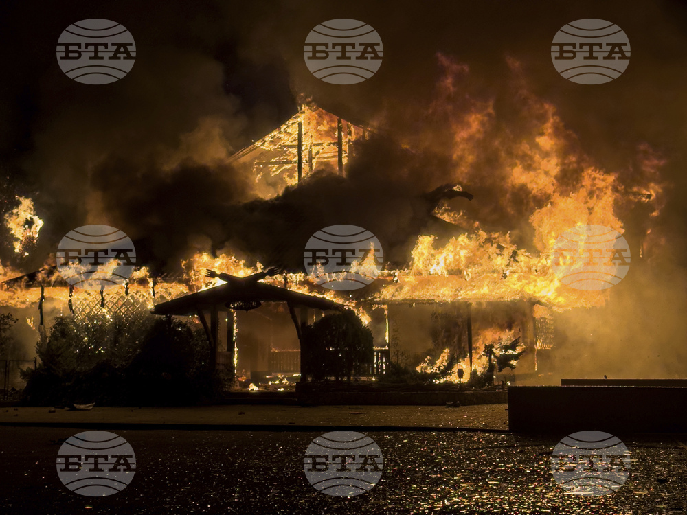 Ukrainian City of Mykolaiv Targeted in Drone Attack, Fire Erupts in Residential Buildings