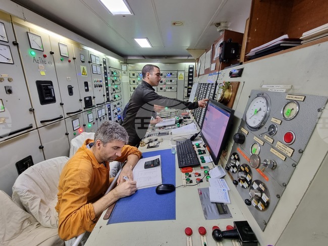 Bulgarian navy research ship bound for Antarctica - Propulsion and Manoeuvrability