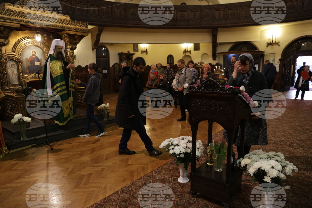 Храм „Св. мъченица Параскева“ - патриарх Даниил - литургия