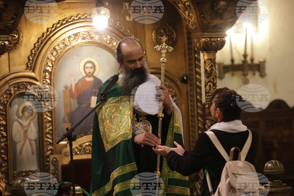 Храм „Св. мъченица Параскева“ - патриарх Даниил - литургия