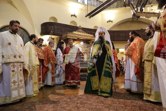 Храм „Св. мъченица Параскева“ - патриарх Даниил - литургия