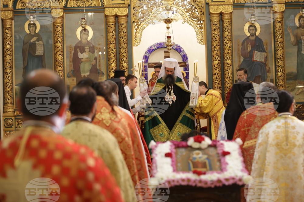 Храм „Св. мъченица Параскева“ - патриарх Даниил - литургия