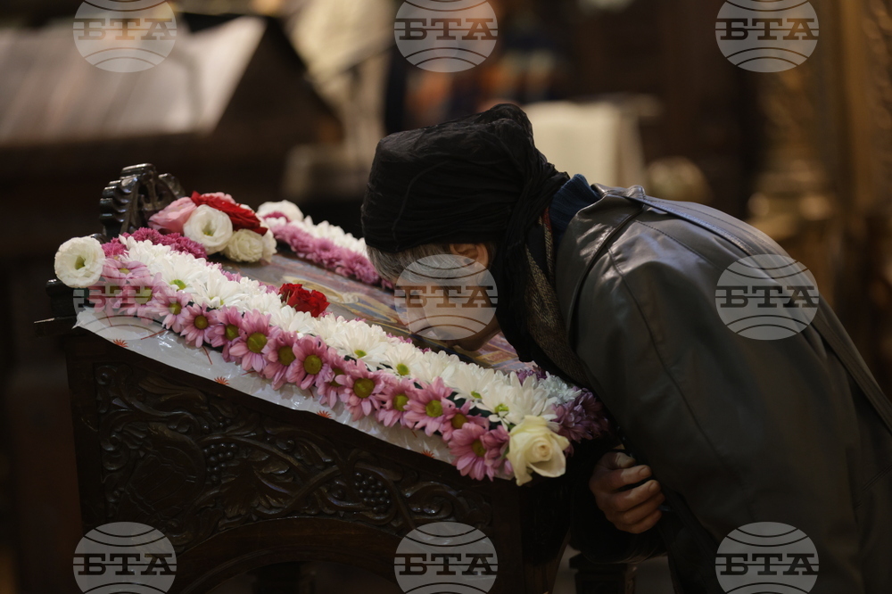 Храм „Св. мъченица Параскева“ - патриарх Даниил - литургия