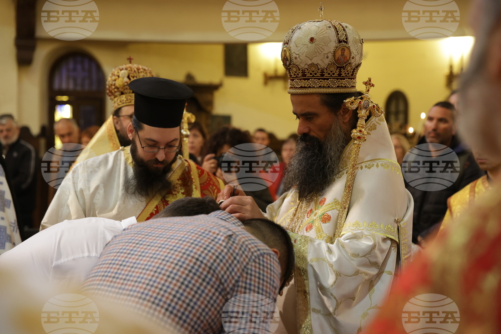 Храм „Св. мъченица Параскева“ - патриарх Даниил - литургия