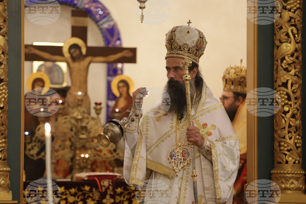 Храм „Св. мъченица Параскева“ - патриарх Даниил - литургия