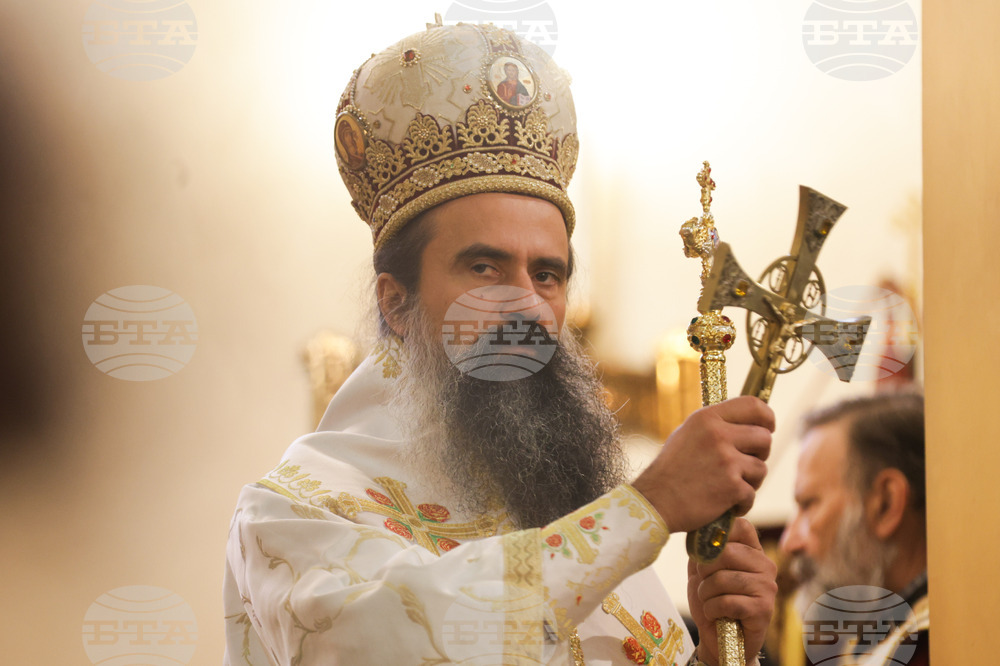 Храм „Св. мъченица Параскева“ - патриарх Даниил - литургия