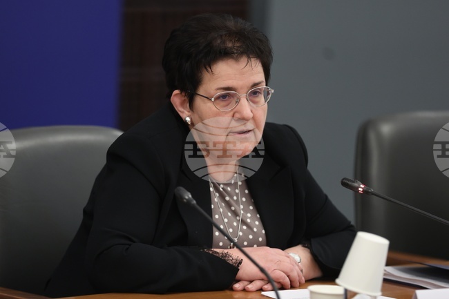 Целта на проектобюджета за 2025 г. е запазване на фискалната устойчивост в средносрочен план, каза Людмила Петкова пред НСТС