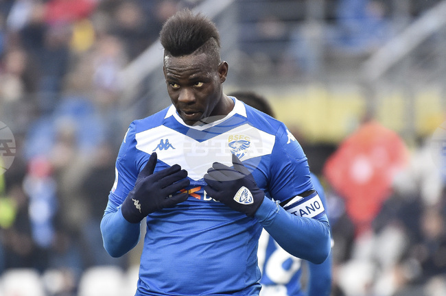 Марио Балотели е бил обиждан на расистка основа по време на мач в Дубай