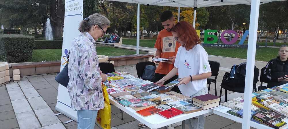 Инициативата „Книга за книга“ организират младежи в Ямбол в Деня на народните будители