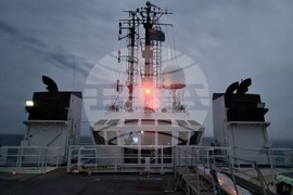 Ден 21 - Антарктида - Св. св. Кирил и Методий - плаване - лятна палуба - мостик - НИК 421