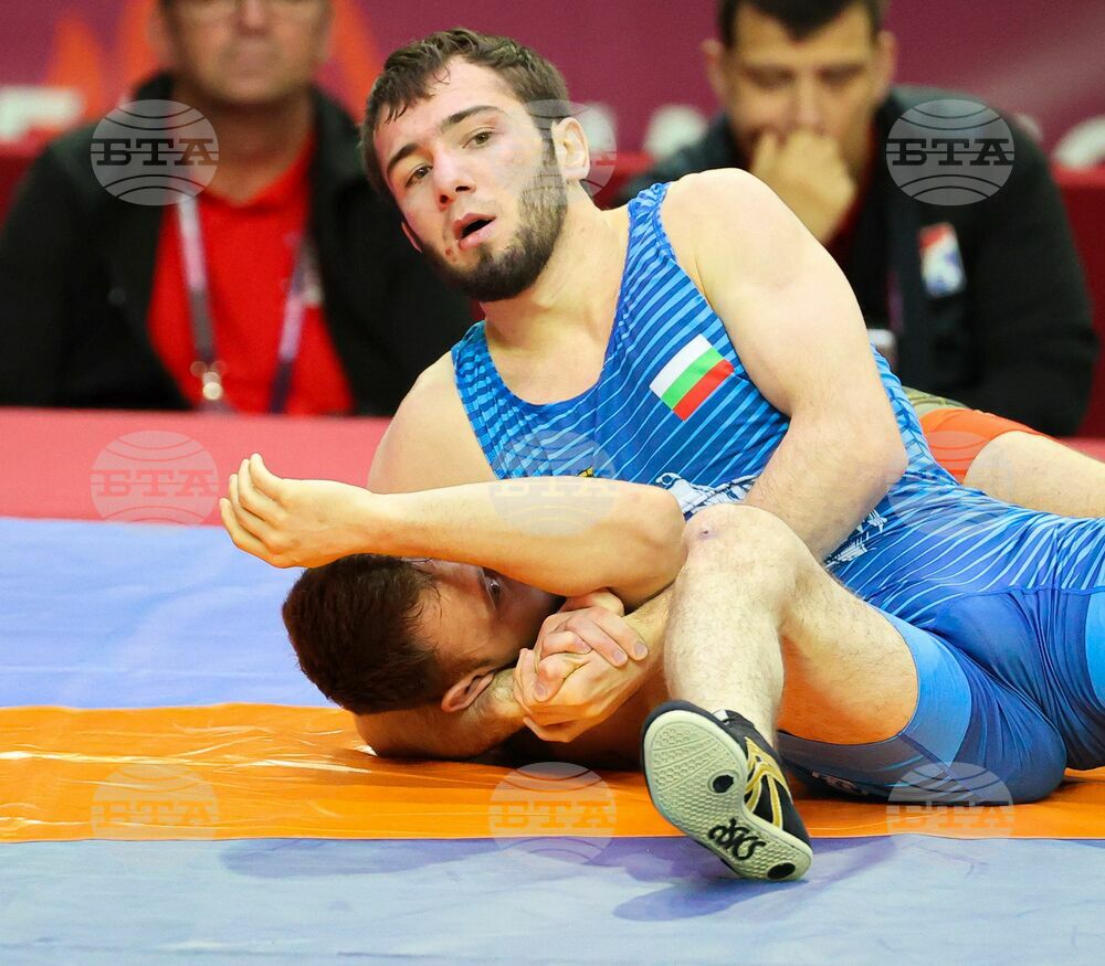 Абу-Муслим Амаев продължава на репешажите на Световното първенство по борба, Евелина Николова е единствената българка при жените