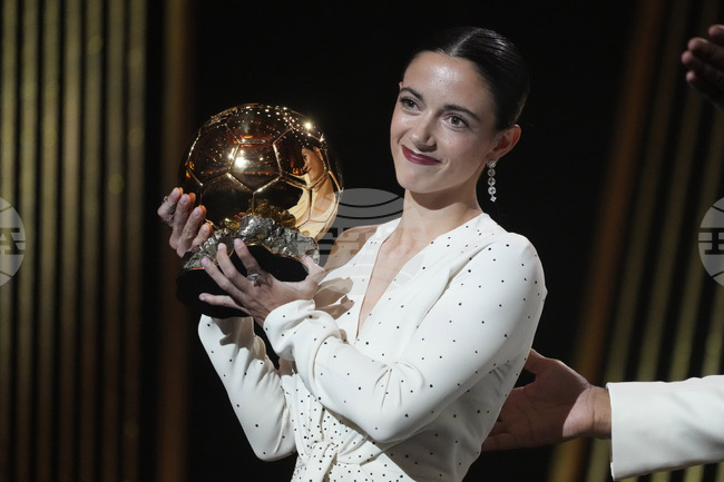 Носителката на "Златната топка" Айтана Бонмати счупи крака си по време на тренировка преди мача с Германия