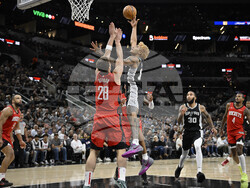 Rockets Spurs Basketball