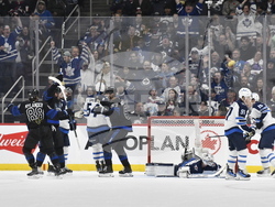 Maple Leafs Jets Hockey