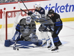 Maple Leafs Jets Hockey