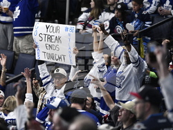 Maple Leafs Jets Hockey