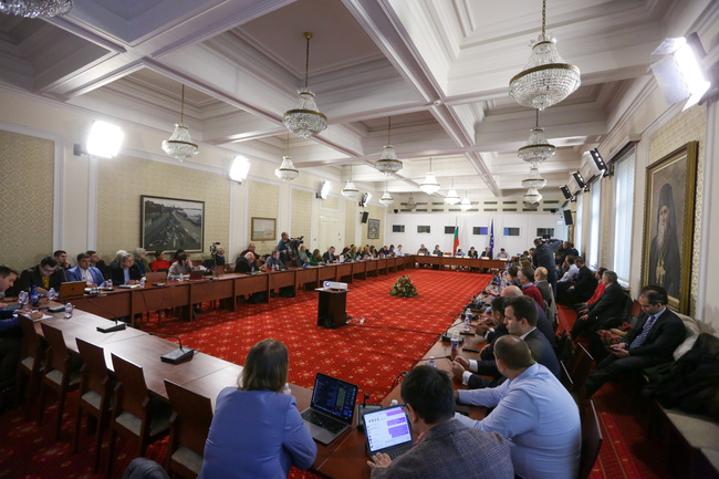 Влияние на дезинформацията в условията на геополитически кризи обсъдиха участници в кръгла маса