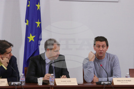 Парламент - кръгла маса - “Влияние на дезинформацията в условията на геополитически кризи”