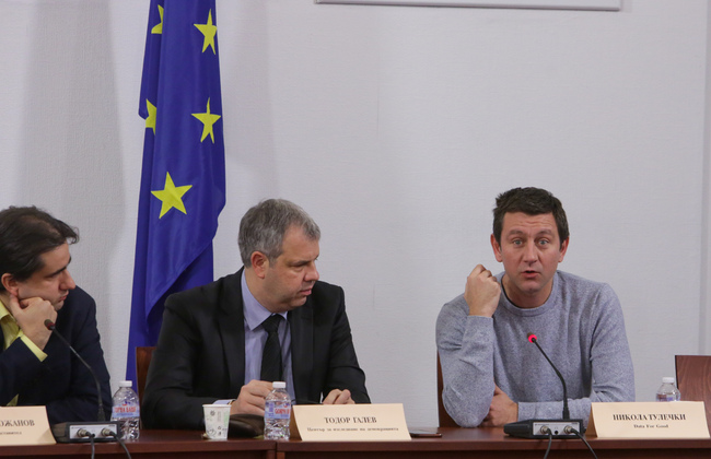 Дезинформацията е единият от инструментите, който се използва срещу интересите на българската отбранителна индустрия, каза Тодор Галев
