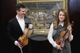 Галерия „Квадрат 500“ - Найден Тодоров - цигулки - връчване