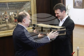 Галерия „Квадрат 500“ - Найден Тодоров - цигулки - връчване