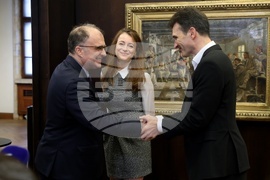 Галерия „Квадрат 500“ - Найден Тодоров - цигулки - връчване