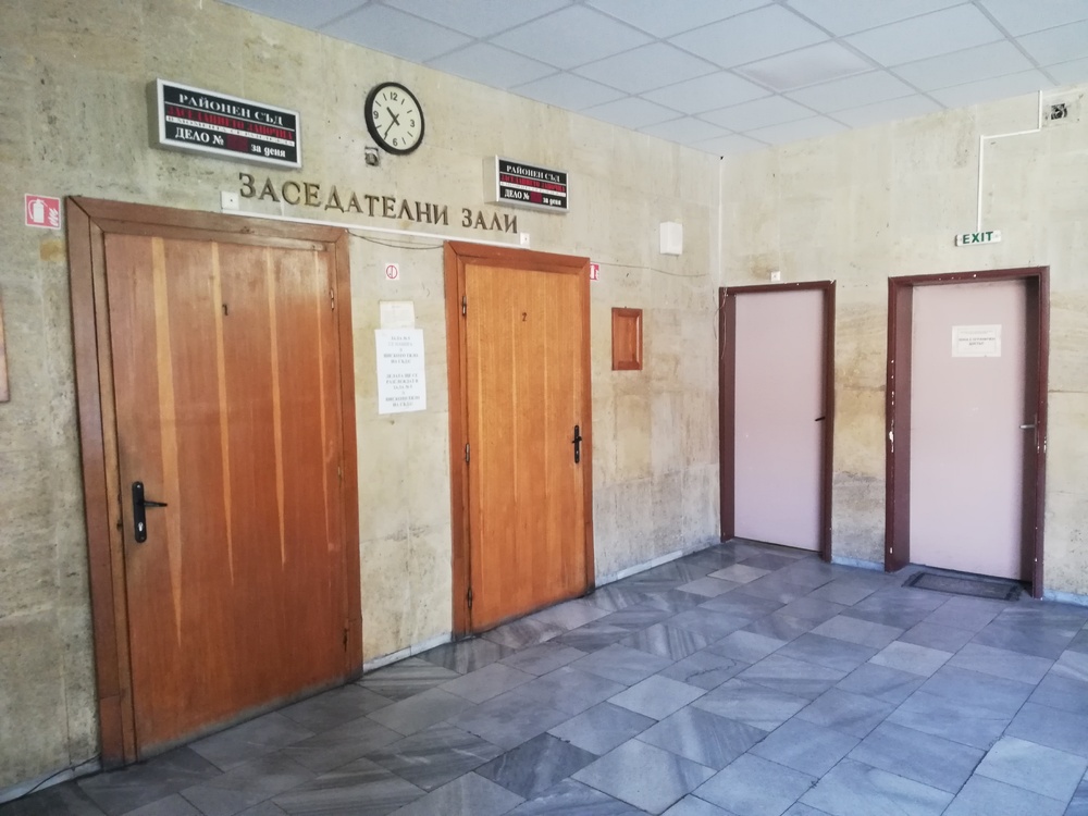Районният съд в Кюстендил остави в ареста трима мароканци, опитали да преминат незаконно в Сърбия