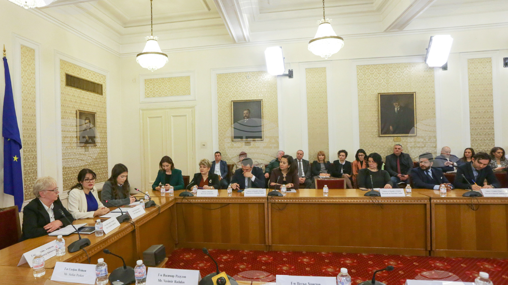 Парламент -  Кръгла маса - минералните извори в България