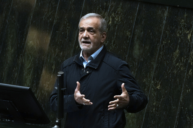 ИРНА: Регионалната обиколка на президента на Иран цели по-нататъшно засилване на дипломатическите отношения