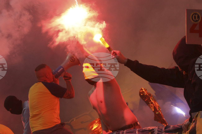 Четиринадесет ултраси на хърватския футболен клуб "Хайдук" са задържани в Босна след сблъсъци с фенове на сръбския "Цървена звезда"