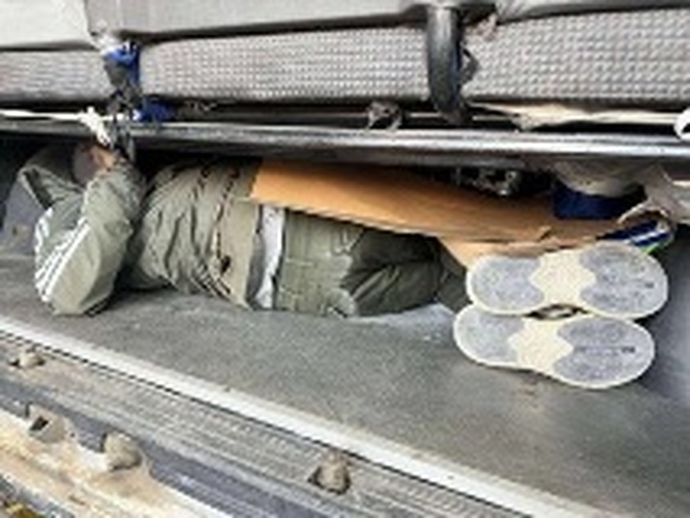 Гранични полицаи задържаха на ГКПП „Капитан Андреево“ двама укрити мигранти