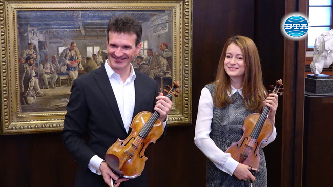 Министър Найден Тодоров връчи на Светлин Русев и Лия Петрова цигулките „Страдивариус“ и „Гуарнери дел Джезу”