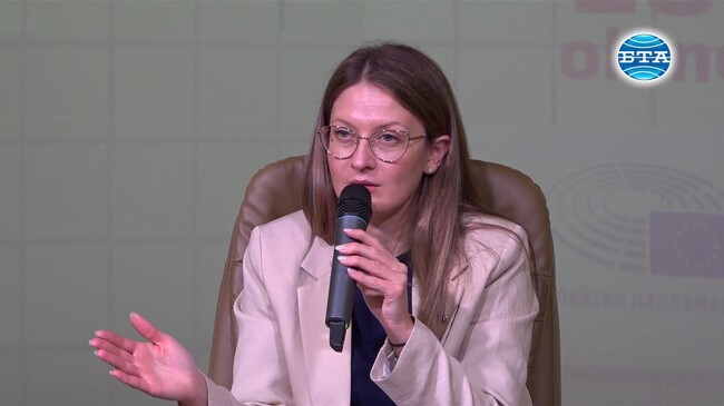 Евродепутатът Цветелина Пенкова запозна млади журналисти със спецификите и работата на европейските институции