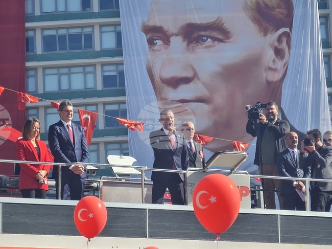 Лидерът на основната опозиционна партия в Турция призова за бойкот на медиите, които не отразяват протестите в страната