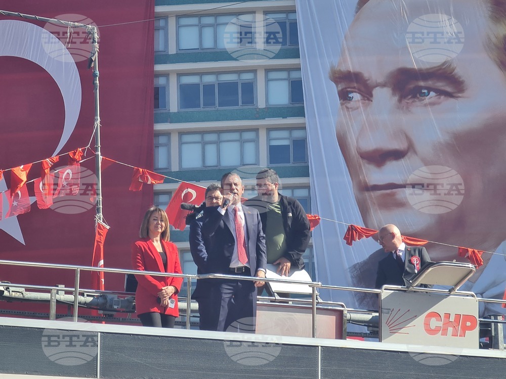 Лидерът на основната опозиционна партия в Турция поднови призива си за мирни протести въпреки забраната на властите