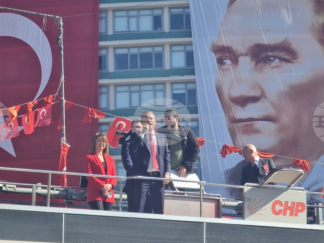 Лидерът на основната опозиционна партия в Турция поднови призива си за мирни протести въпреки забраната на властите