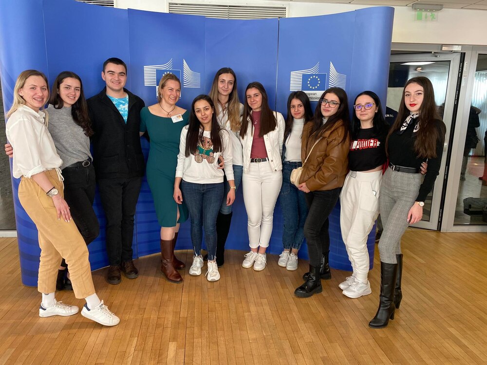 Община Ловеч: Ученици от Езиковата гимназия в Ловеч участваха в националната конференция на младите преводачи