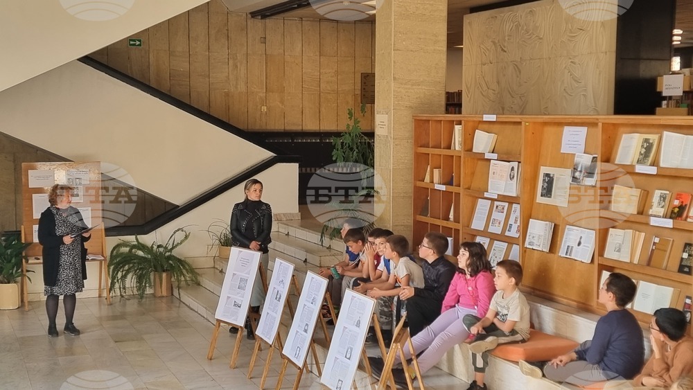 Регионалната библиотека в Смолян представи изложба за будителите в с. Славейно