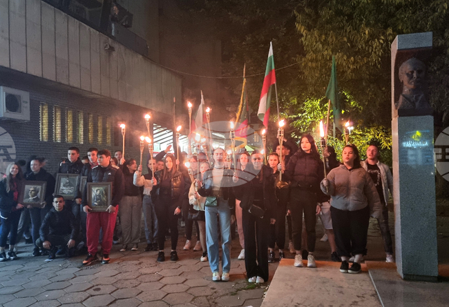 Плевен - Ден на народните будители - факелно шествие