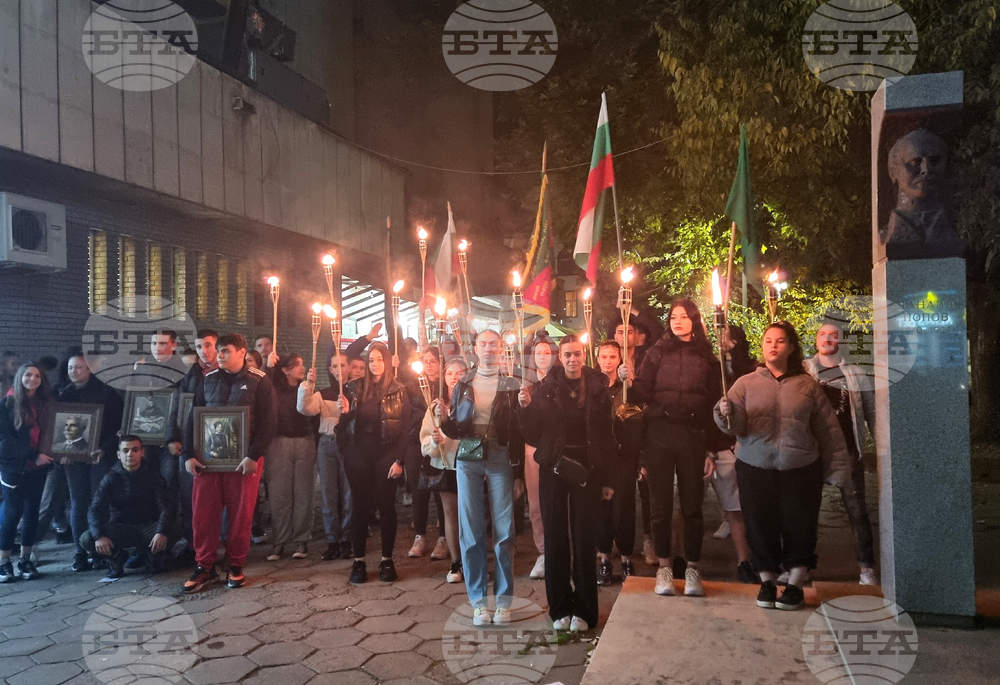 Плевен - Ден на народните будители - факелно шествие