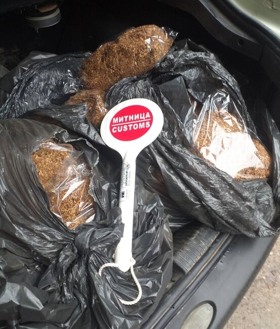 Агенция „Митници“: Митнически служители задържаха в Плевенско над 2000 кутии цигари и 40 кг тютюн