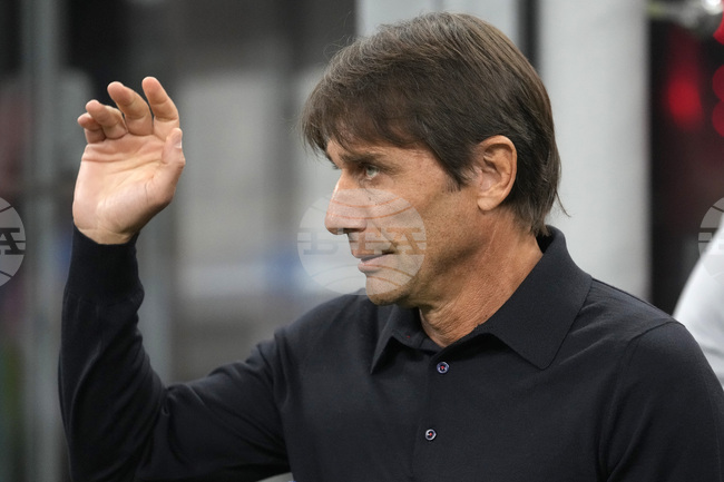 Треньорът Антонио Конте иска да остане начело на Наполи и през следващия сезон