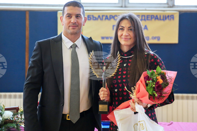 Евелина Николова - състезателка по борба