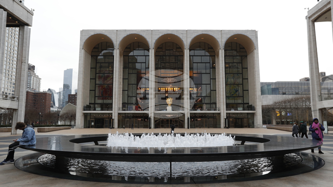 Магарицата Уанда е една от звездите на "Метрополитън" опера в Ню Йорк