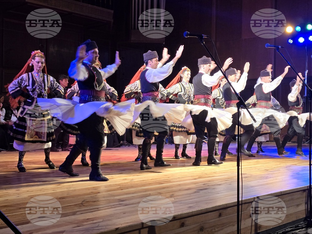 Добрич - aнсамбъл "Филип Кутев" - спектакъл - "Диви ягоди"