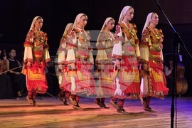 Добрич - aнсамбъл "Филип Кутев" - спектакъл - "Диви ягоди"