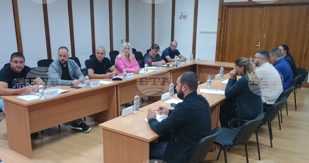 Общинските съветници в Криводол дадоха съгласието си Общината да кандидатства по проект „Красива България“ за благоустрояване двора на Обединено детско заведение „Славейче“